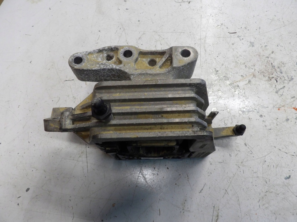 фото №1, Кронштейн кронштейн двигуна mini f56 8743621