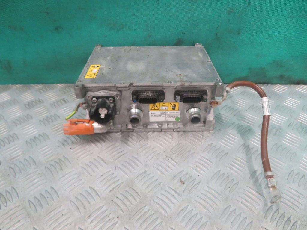 фото №1, Зарядное устройство аккумулятора mercedes w205 c klasa 18r a0009005909