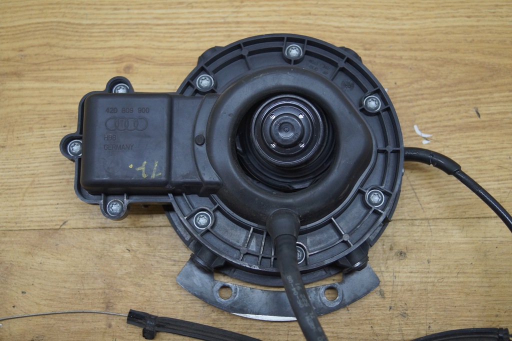 фото №5, Заливна горловина пального труба кришка audi r8 оригінал 420 06-