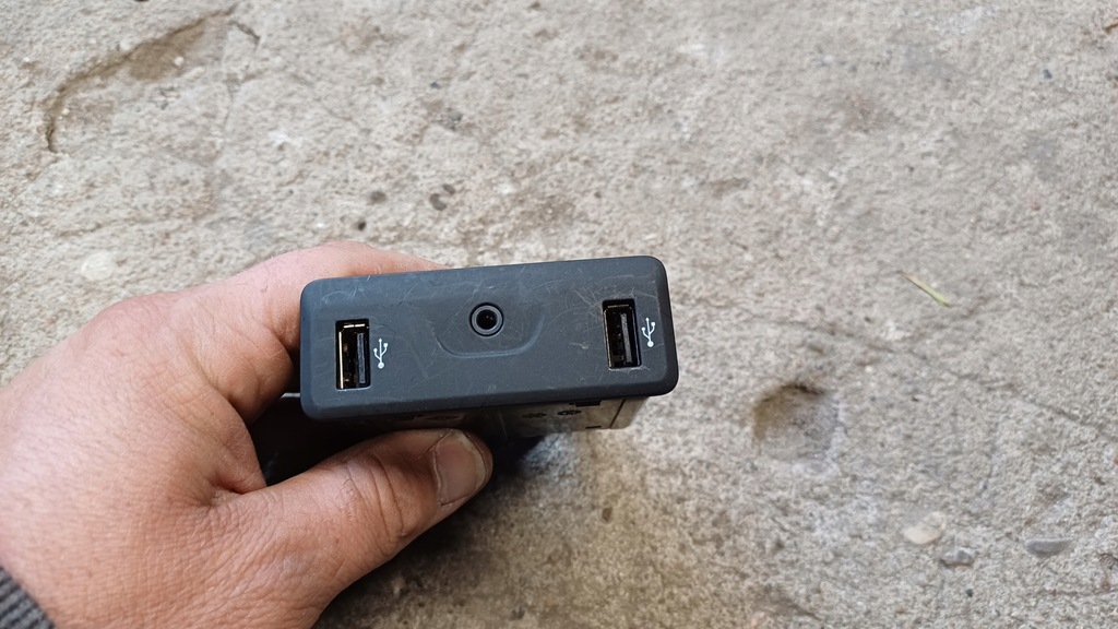 фото №1, Renault megane iv захист консолі port usb 280239853r