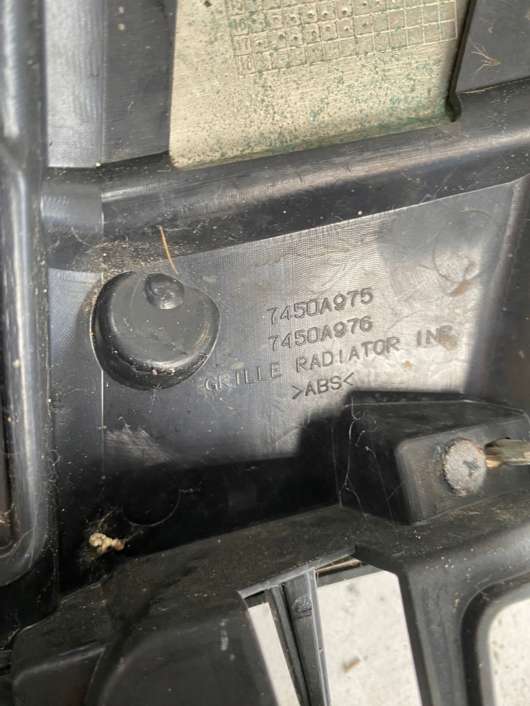 фото №10, Mitsubishi pajero iv lift 15- решітка радіатора решітка радіатора бампера перед 7450a975