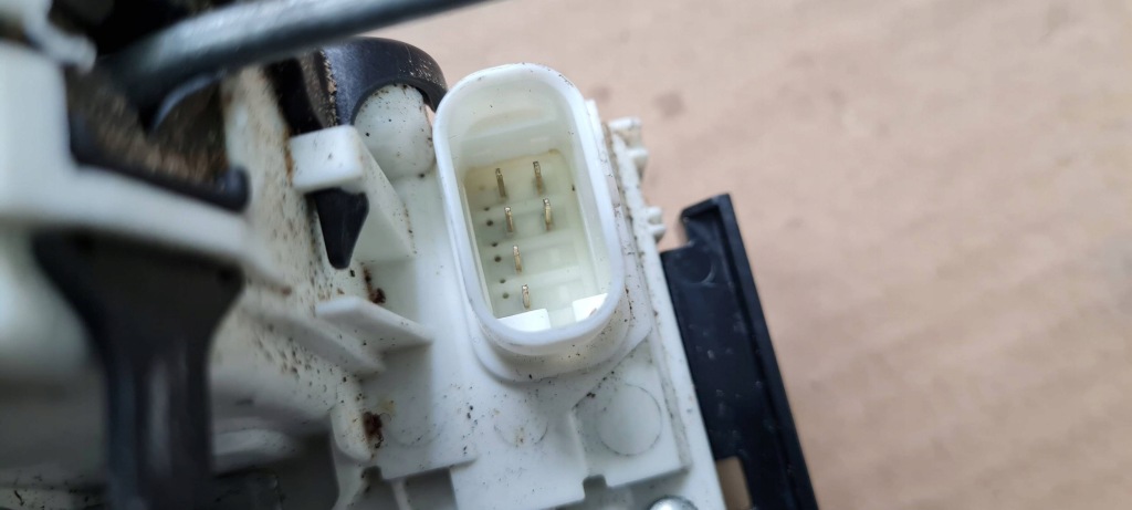 Maserati quattroporte vi замок двері лівий задній задній 670030897 в Україні