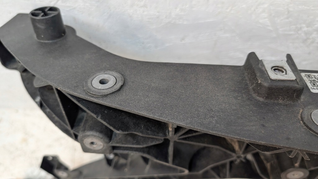 Tesla model y 19- ремень передний усилитель перед 1643524-00-a в Украине