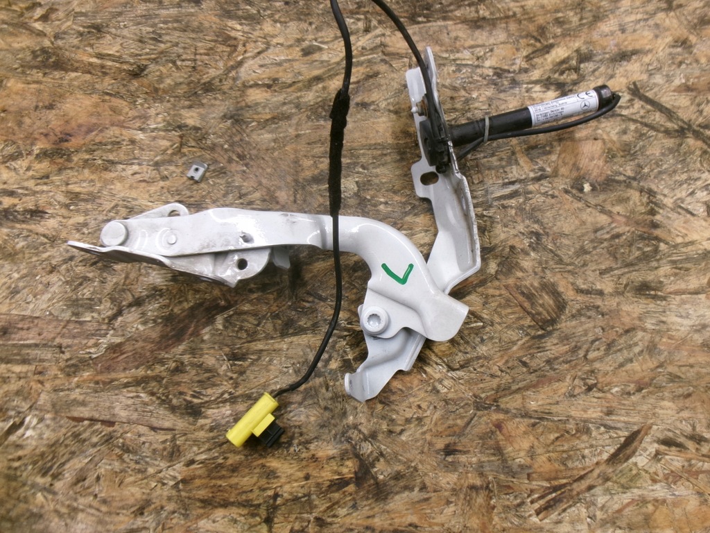 фото №1, Mercedes gla x156 петли капот левый перед пиротехнический