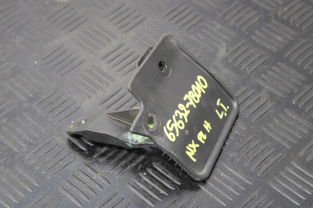 Купити Накладка бризковик ліва задній lexus nx 300h рестайлінг  65632-78010