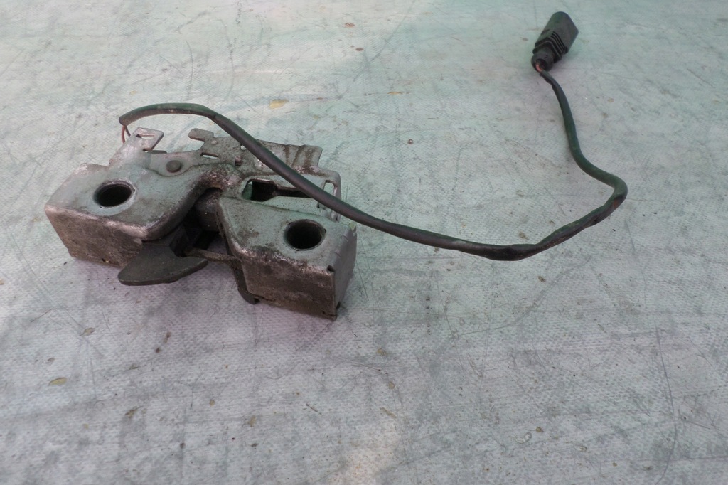 фото №1, Octavia iii 5e замок капот засов оригинальный номер 5e0823509