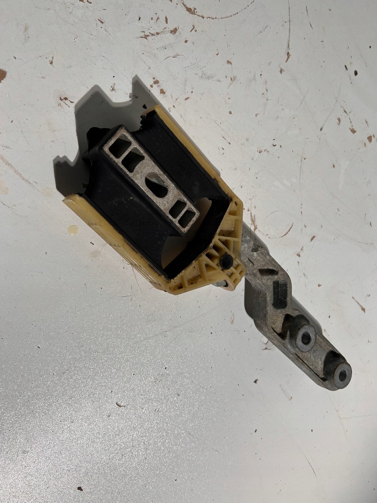 фото №1, Volvo xc90 ii кронштейн двигуна 31480554