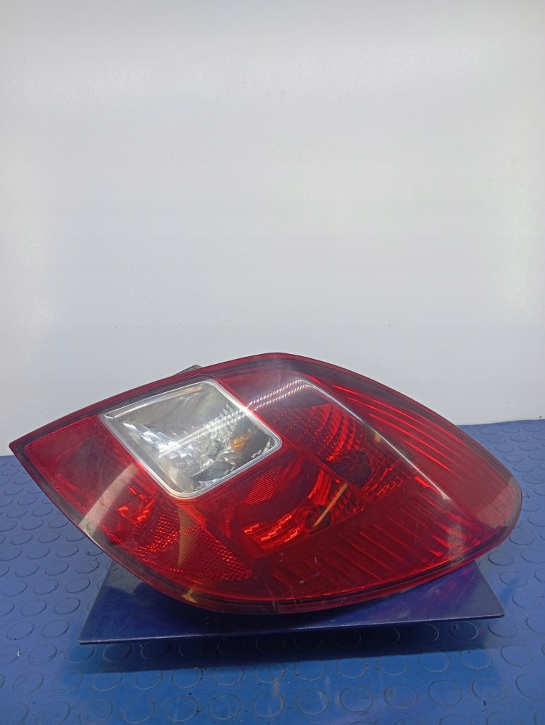 фото №1, Opel corsa d лампа правый задняя правая задняя 13269051
