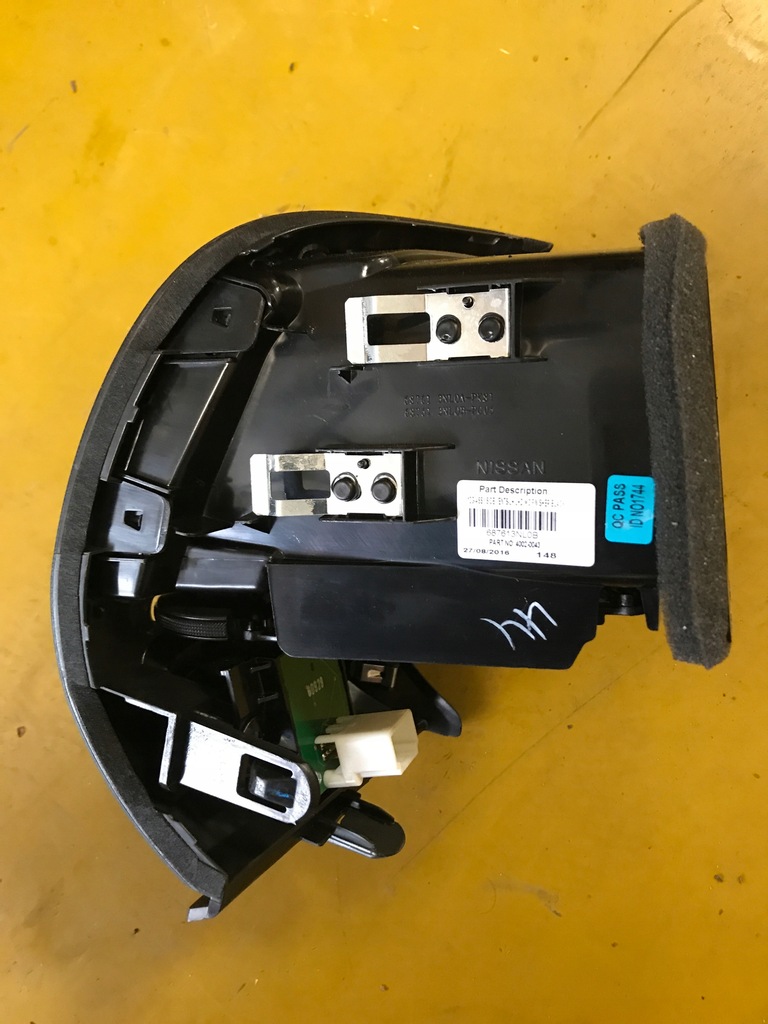 фото №7, Левая решётка обдув воздуха nissan leaf i ze0 eu