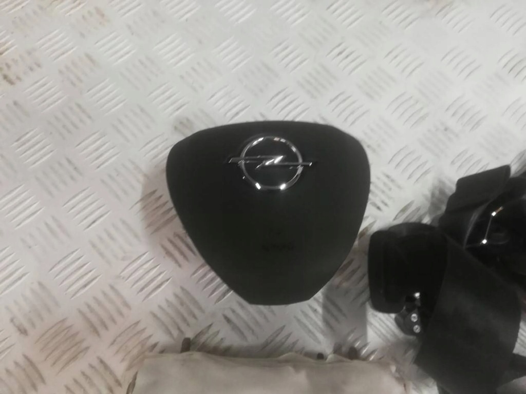 фото №2, Opel combo e 18- подушка безопасности ремни комплект