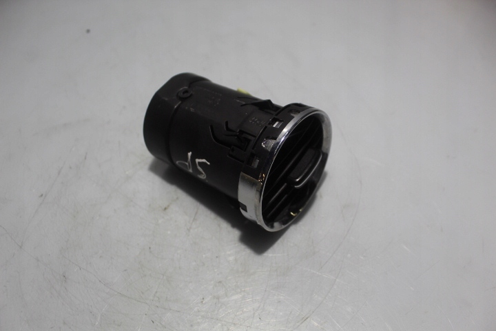 фото №1, Решётка обдув средняя peugeot 308 i