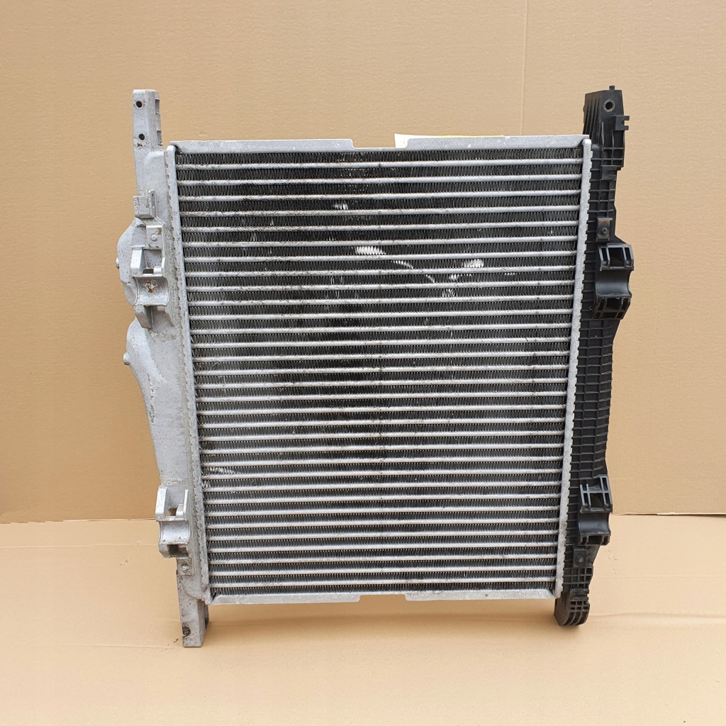 Axor atego радиатор воздуха интеркулер Киев