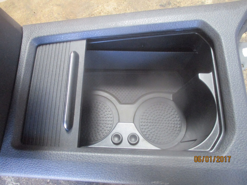 фото №7, Туннель средний подлокотник vw golf sportsvan