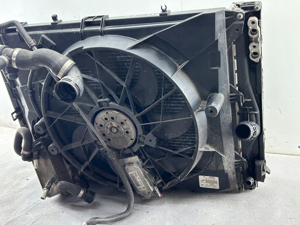 Bmw e87 2.0i радиатор воды кондиционера вентилятор 17107524912 Доставка