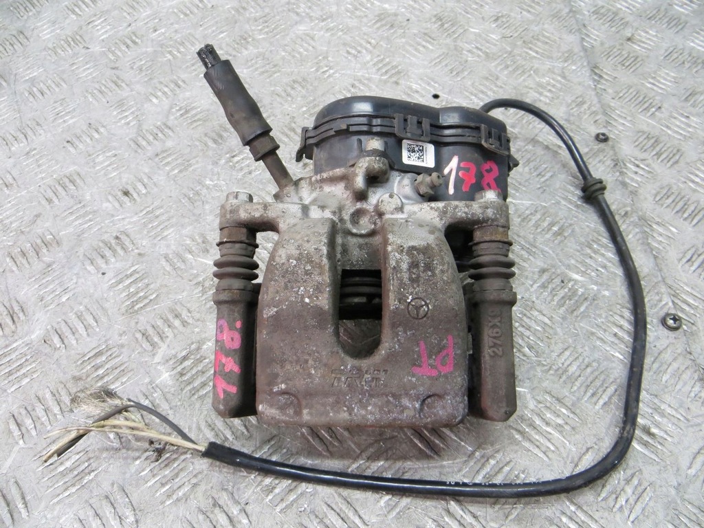 фото №1, Mercedes w176 супорт правий задня задній 14-