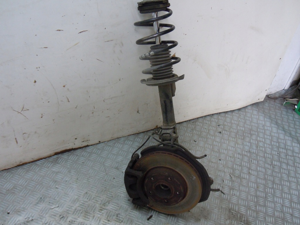 фото №1, Поворотный кулак левый перед mercedes w169 2.0d