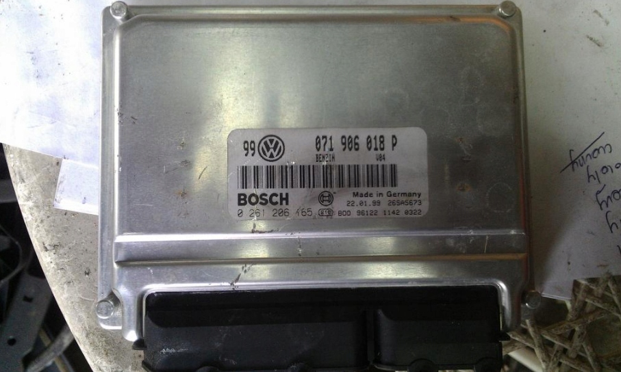 фото №1, Vw passat b5 - бортовой компьютер 071906018p