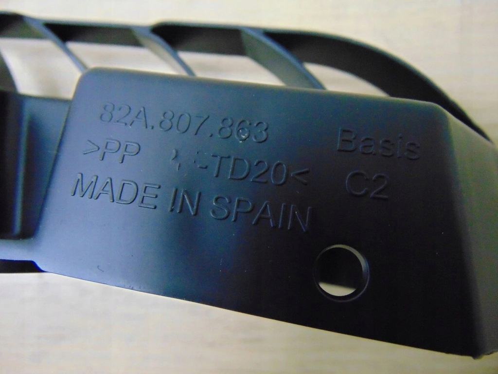 фото №8, Направляющая кронштейн бампера задняя средний audi a1