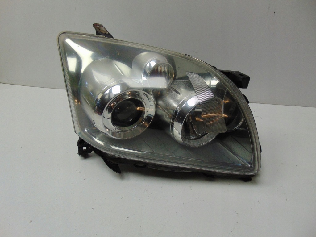 фото №1, Лампа права toyota avensis t25 lift europa