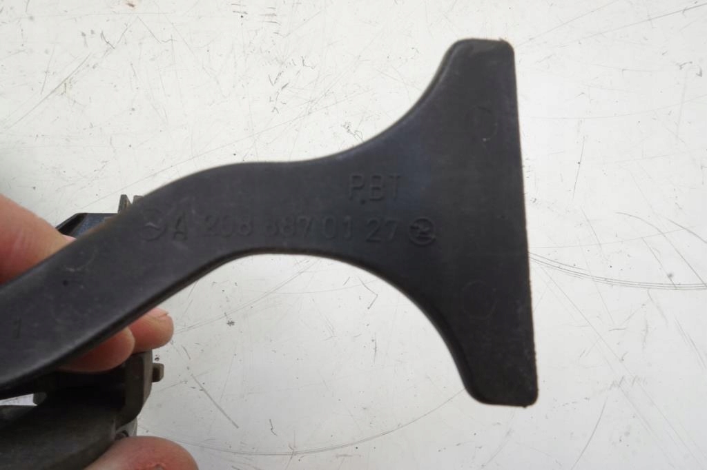 фото №4, Замок капот mercedes clk c208