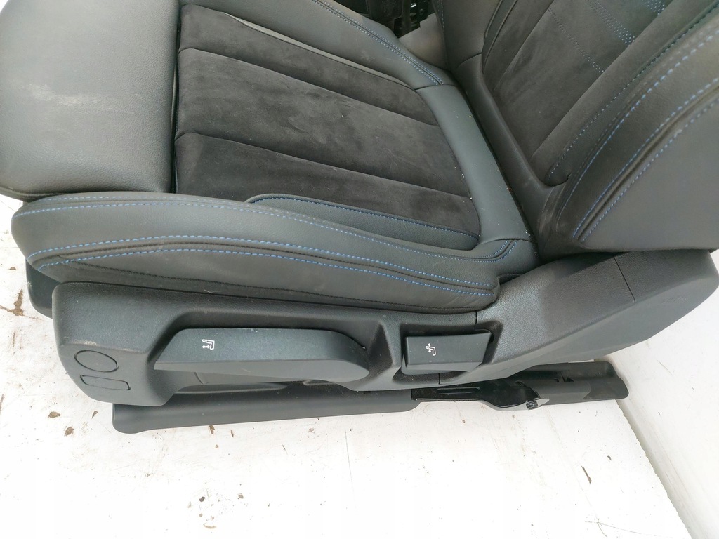 фото №8, Bmw i4 g26 4 grancoupe, 2023 сидіння заднє сидіння шкіряний alcantara перед задня