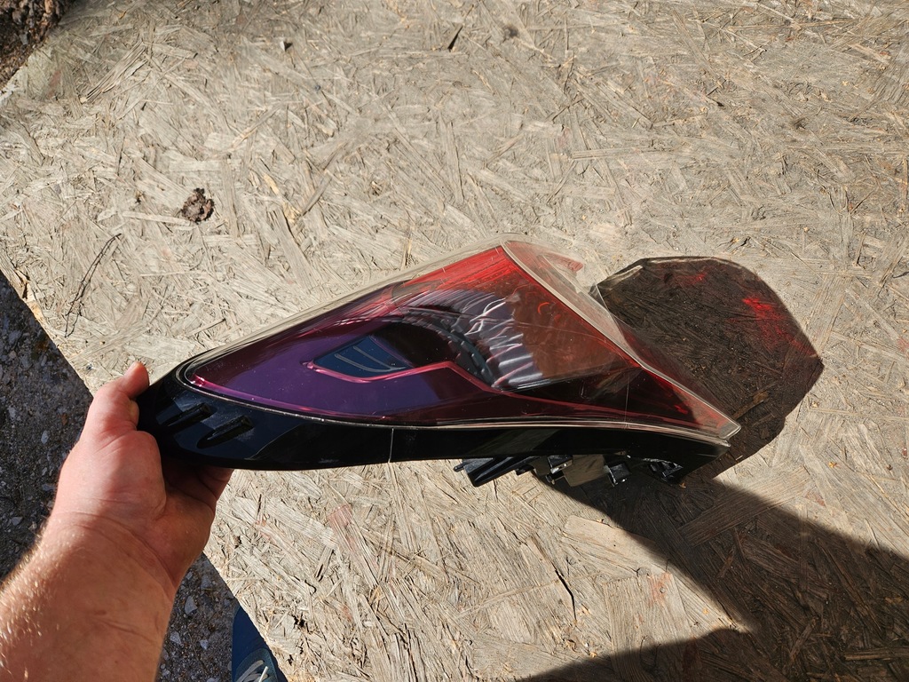 фото №8, Toyota оригинальный номер 81560-f4031 chr лампа led