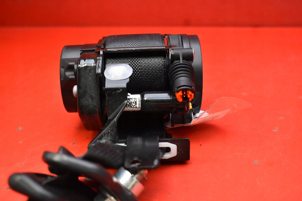 Ремень безопасности левый  перед натяжитель 640512700b nissan leaf 2 ze1 17-21 с Разборки