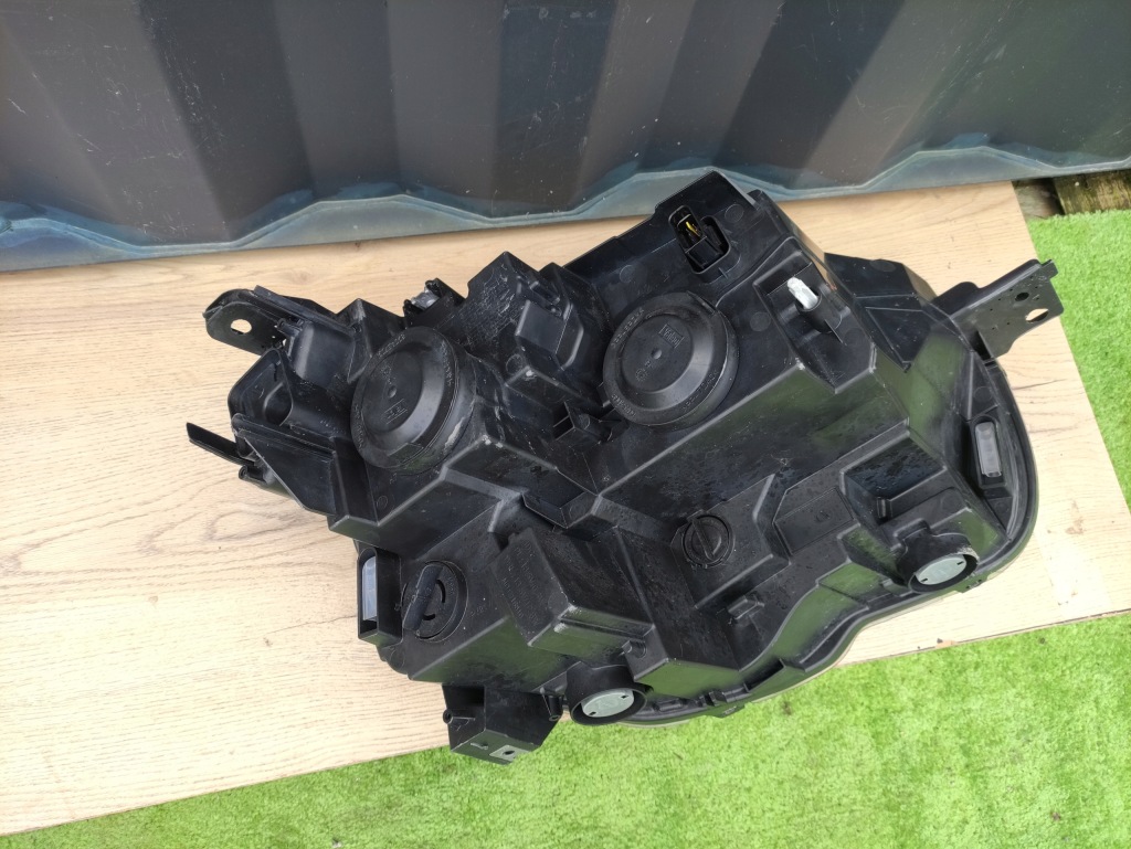 Opel combo e 18- лампа левая + правая перед Недорого