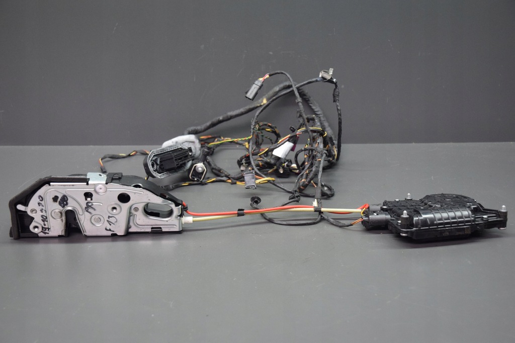 фото №1, Замок двері правий доводчик soft close bmw 6 f12 f13 22934km