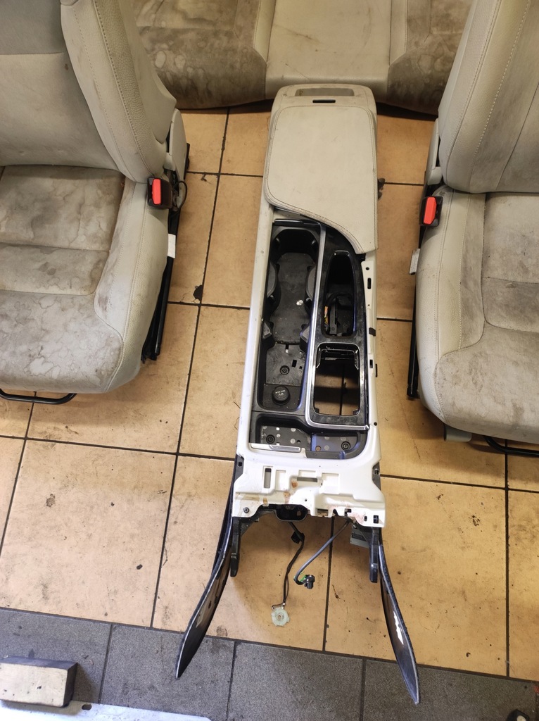 фото №6, Салон сидіння заднє сидіння оббивка volvo s90