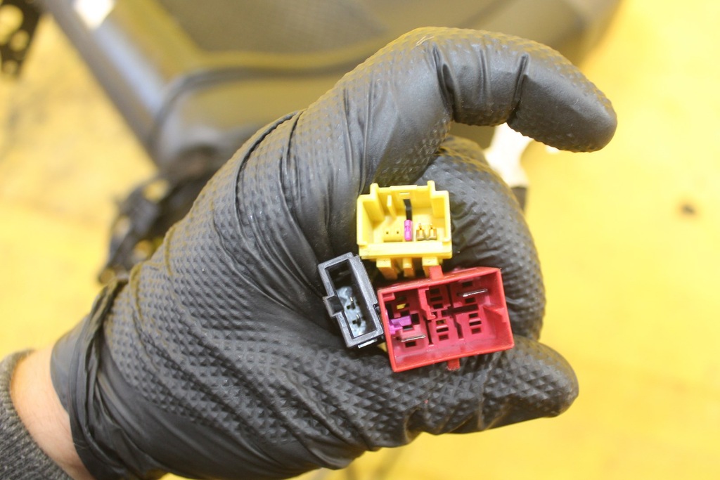 фото №9, Спинка сидіння правий перед audi a6 c5 allroad шкіра