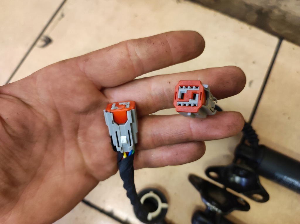 фото №9, Привод амортизатор электрический крышки багажника левый правый explorer vi 6