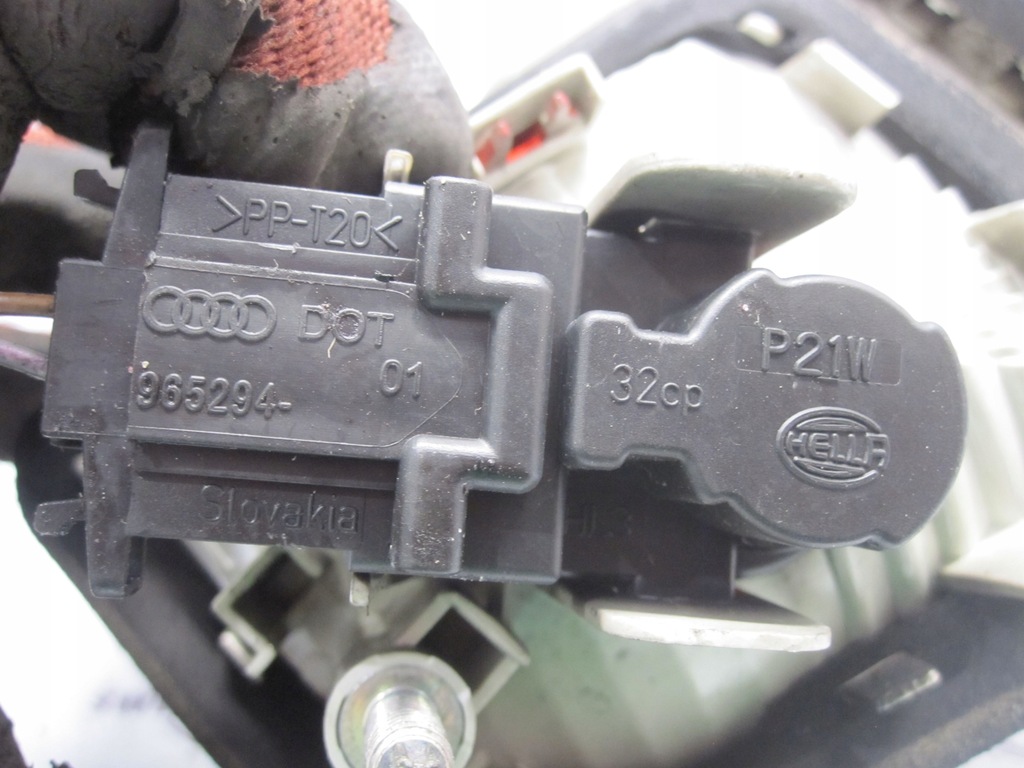 фото №6, Audi a4 b7 07r лампа правая задняя w крышка 965038-02