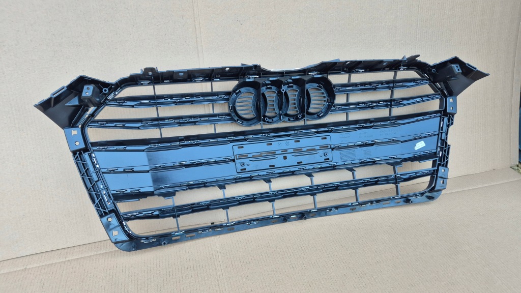 Решітка  радіатора решітка радіатора audi a5 f5 8w6 15-19 хром оригінальний номер 8w6853651ab r оригінал new Оригінал