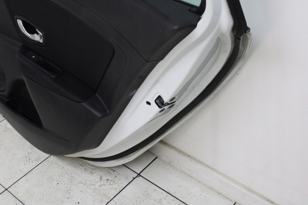 Дверей правий задні праве  задні renault megane 3 універсал 2009r- ov369 Оригінал