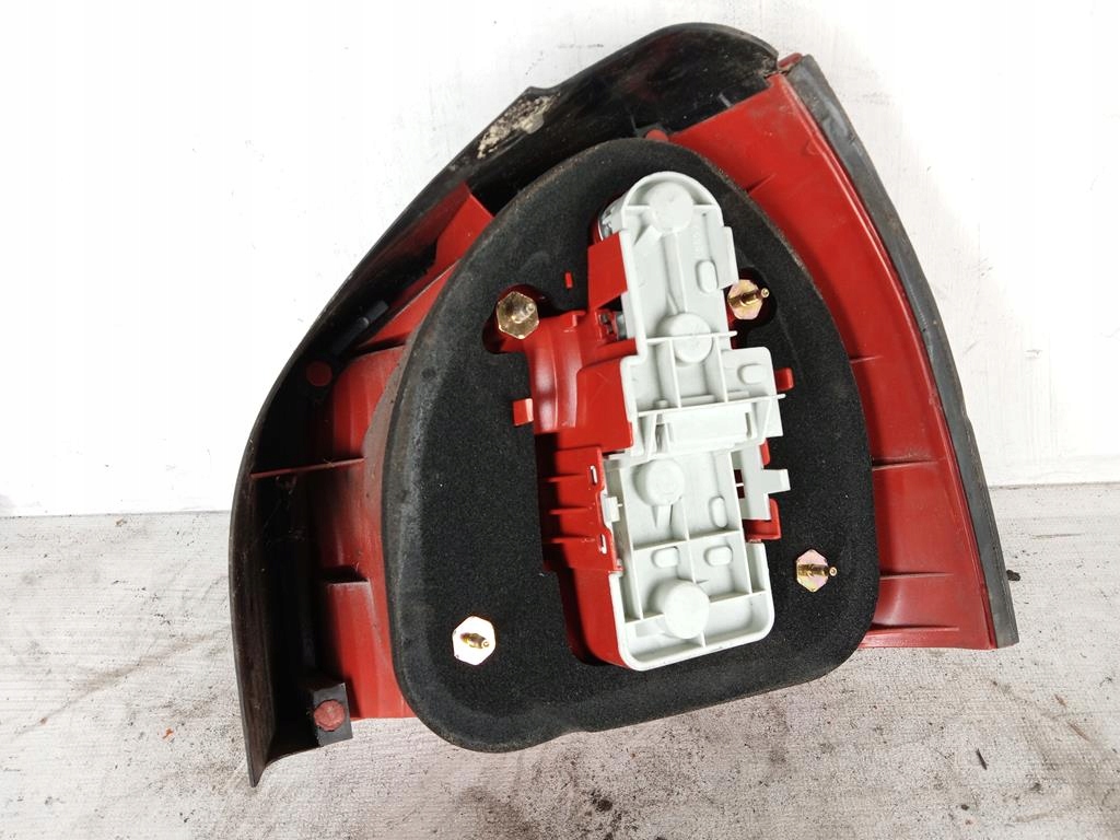 фото №3, Audi a3 8l fl лампа задня лівий 8l0945095b