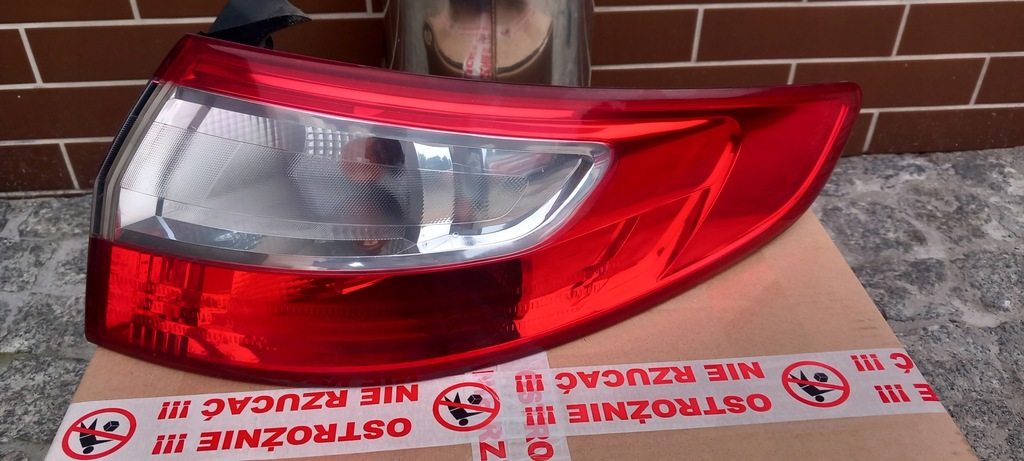 фото №1, Renault fluence 2009- лампа задняя правая 265500016r eu