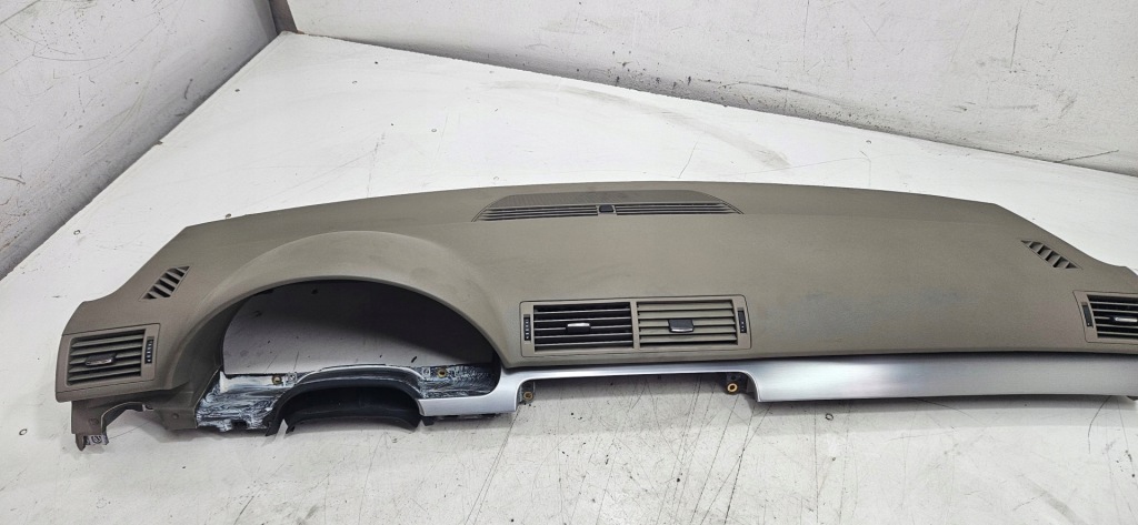 Приборная панель панель  подушки безопасности бежевая audi a4 b7 Цена