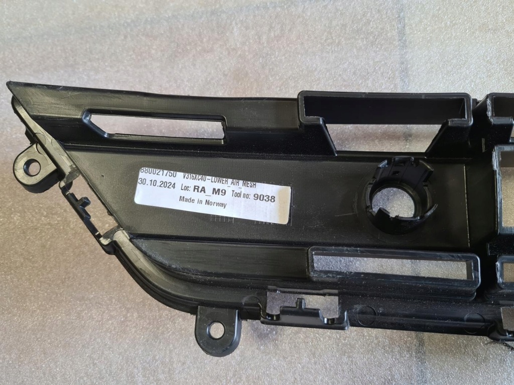 Volvo xc40 2018 - rok решётка бампера перед pdc 31449342 с Разборки