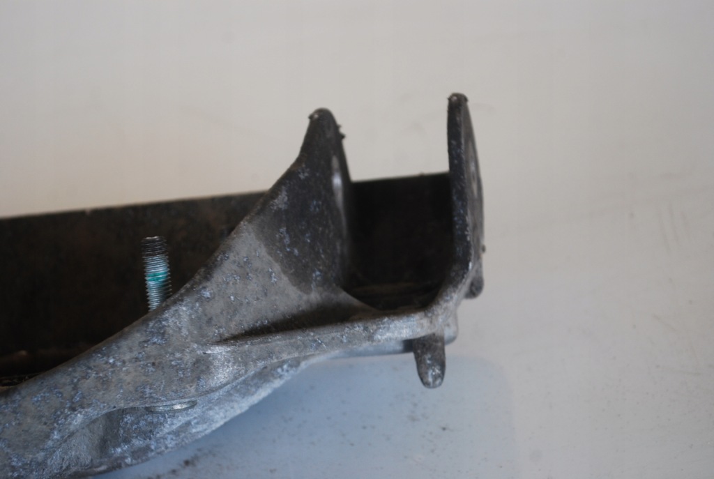 фото №7, Кронштейн амортизатора перед vw touareg 7l