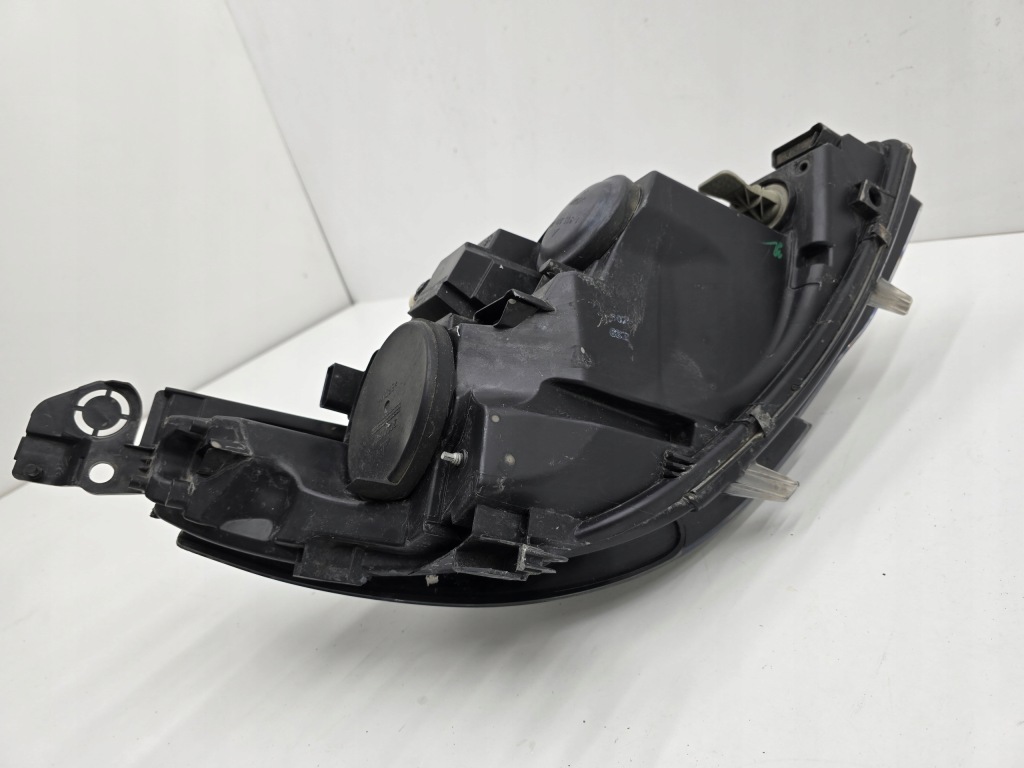 Peugeot 308 2 t9 фара левая левое  перед 9677523080 в Украине