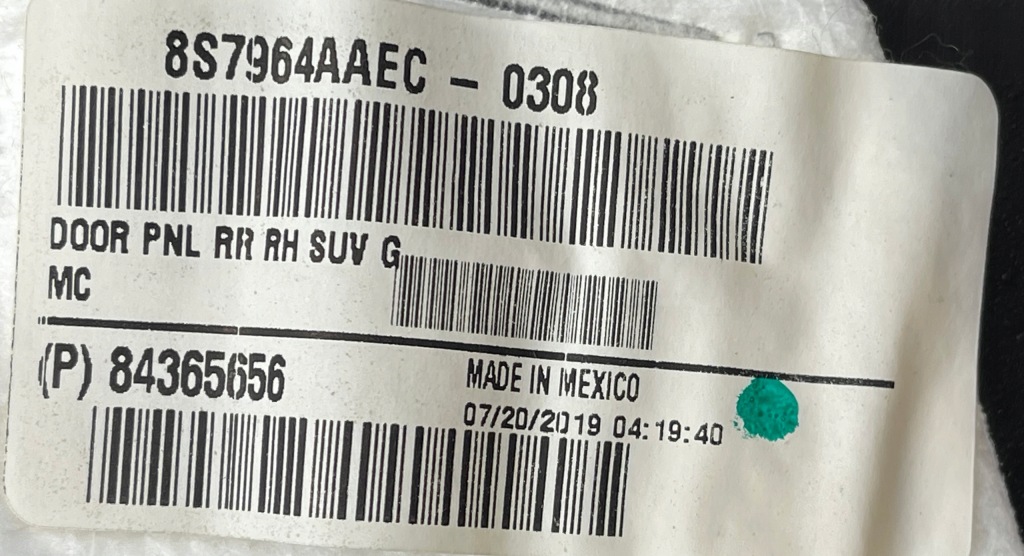Gmc yukon xl denali iv 2015 - обшивка дверь правый задний  84365656 Цена