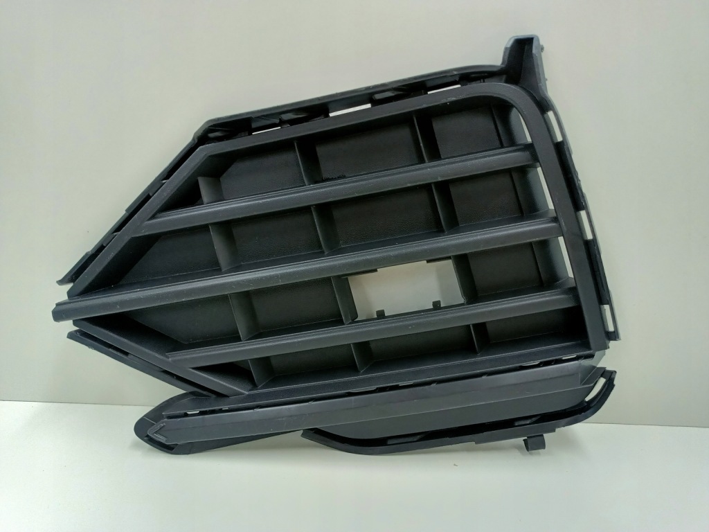 Купити Vw touareg 3 решітка бампера ліва 760853665a