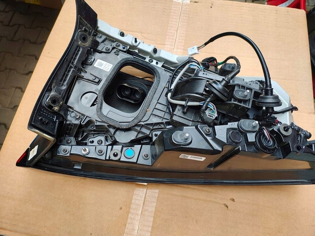 фото №6, Лампа правая задняя крышка точка зарядки kia ev6 22r цвет du3 led 7 pin