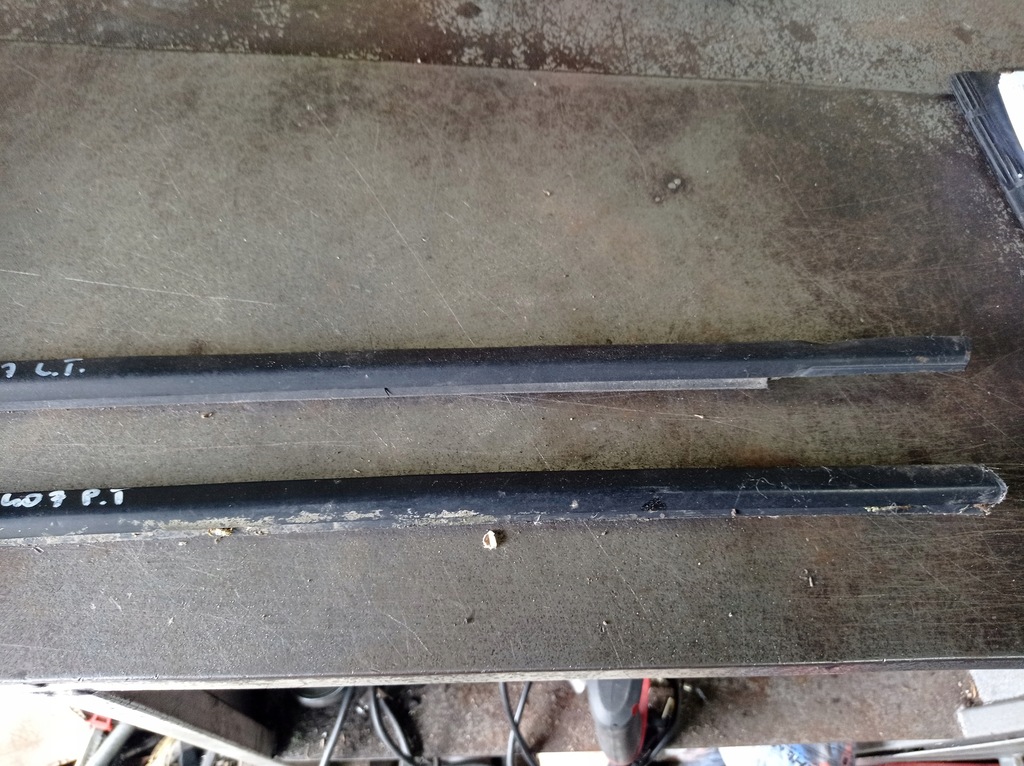 фото №4, Peugeot 407 - молдинг уплотнитель стекло правый левый задняя