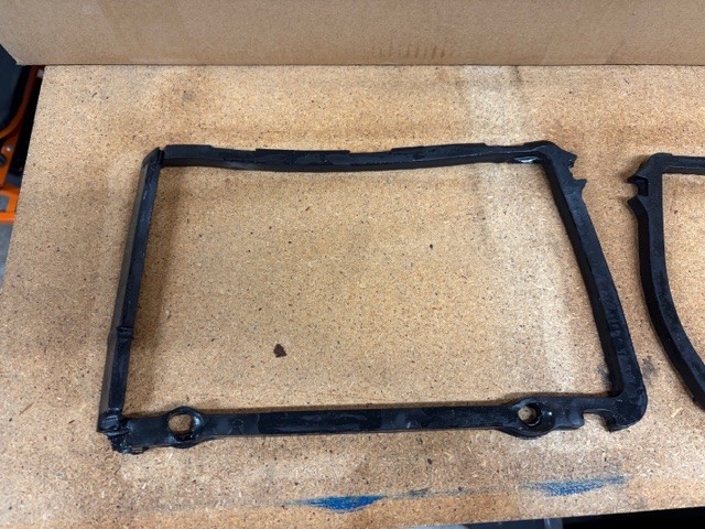 Mercedes 107 - уплотнители фары перед eu - оригинал . комплект  lip сторона в Украине