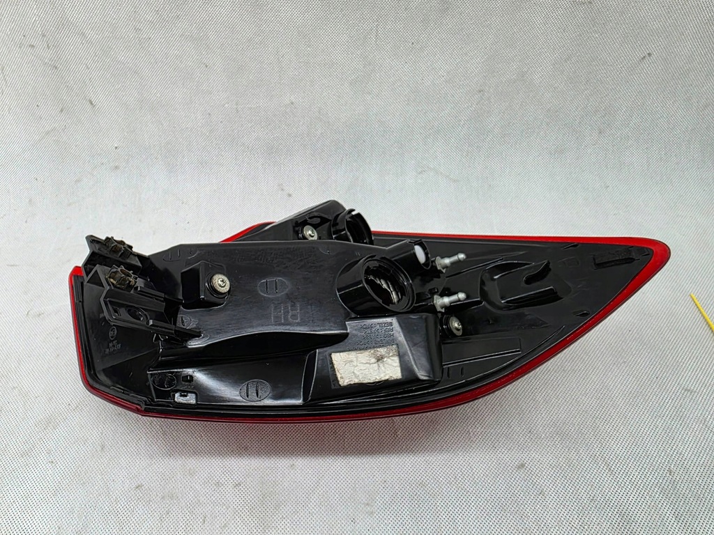 фото №9, Hyundai i20 ii 2 2017+ лампа задня задня права демонтаж 92402c8000