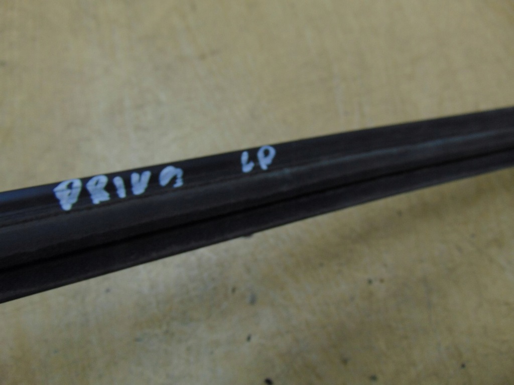 фото №13, Молдинг ущільнювач лівий перед toyota prius ii 2002-