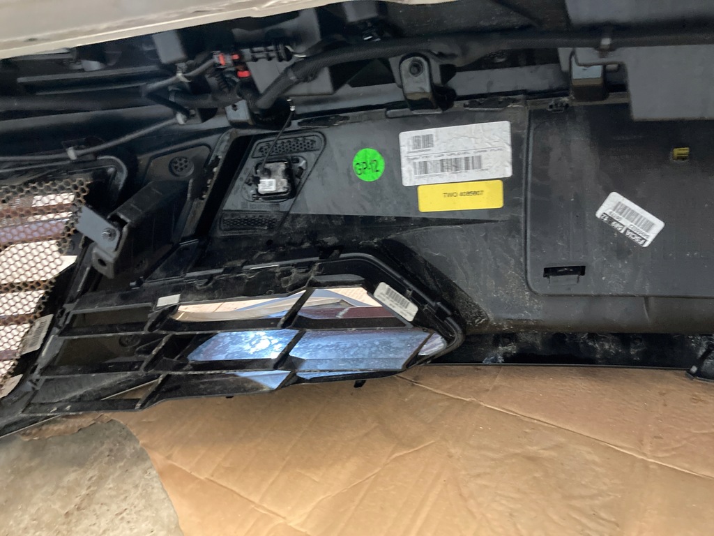 фото №8, Бампер перед kompletny chevrolet corvette c8 z51