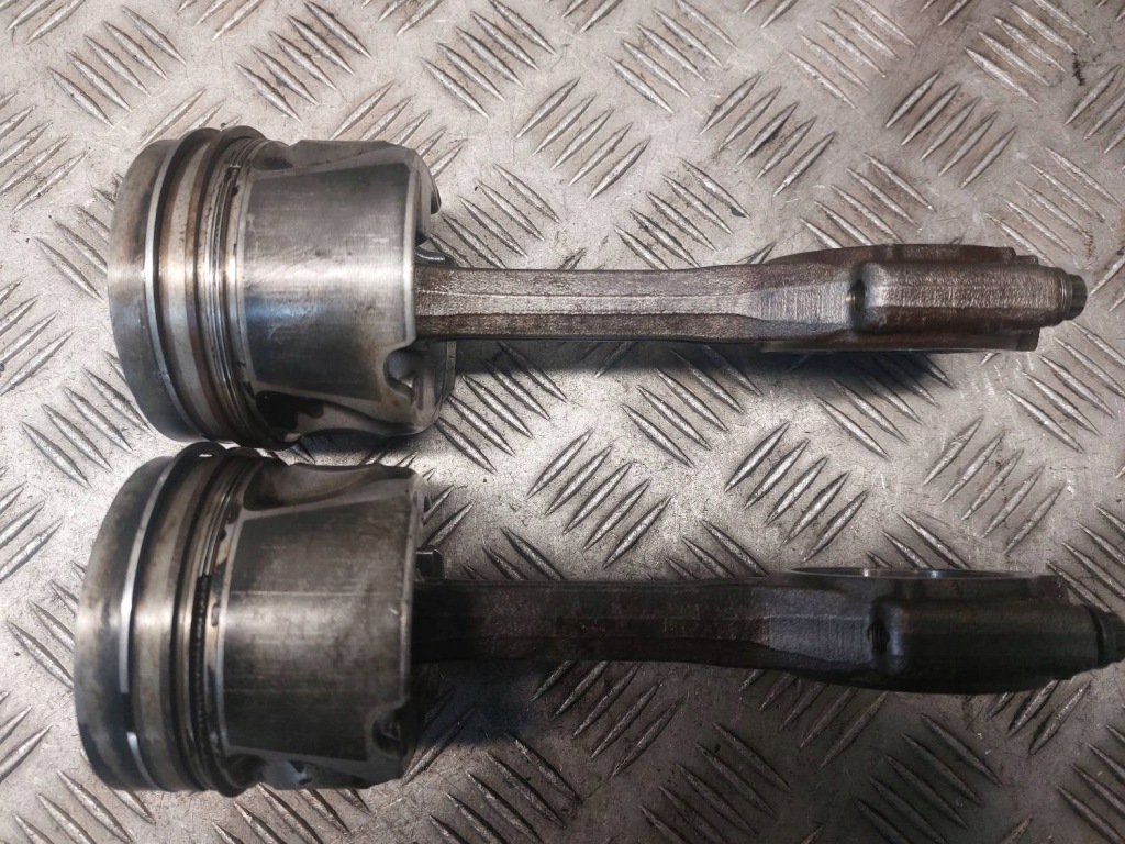 Купити Поршень + шатун volkswagen transporter t5 2.5 tdi 81l113